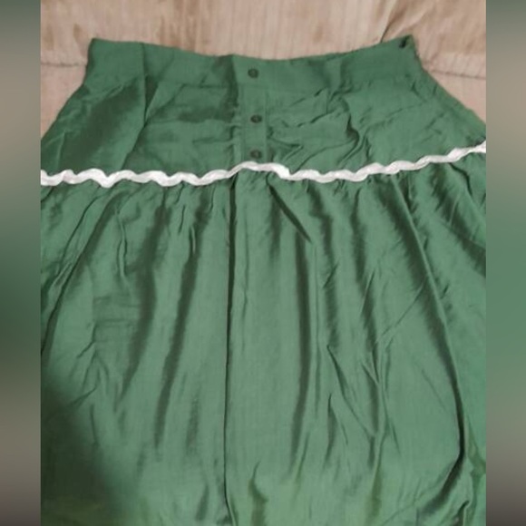 Contrast Essence Two-Piece Set - Picture 4 of 6